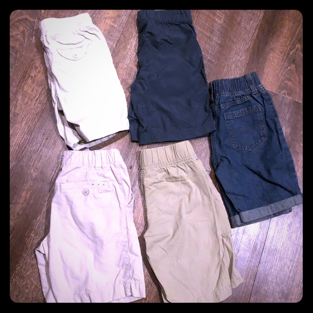 Size 6/7—7 Kids shorts.